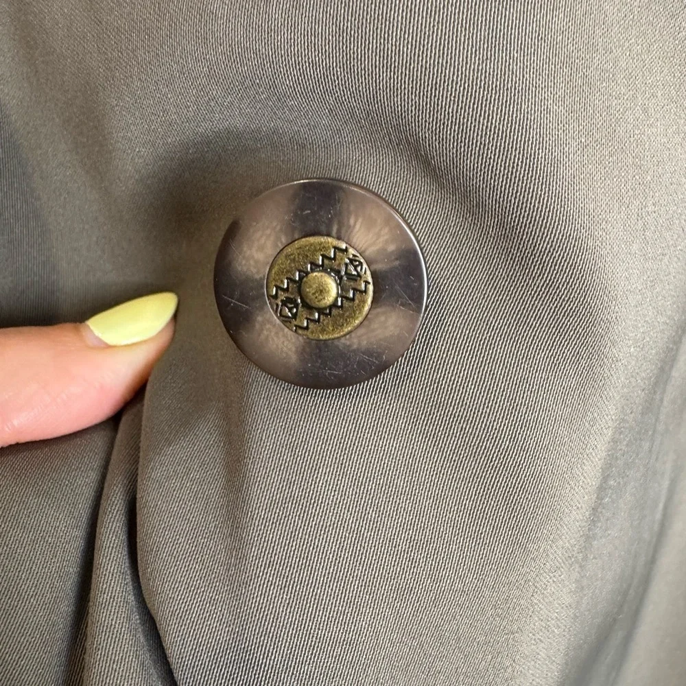 Timeless Gray Vintage Trench Coat with Cinched chain Waist double breasted - Picture 6 of 11